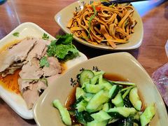 -亮亮面馆(经六路店)