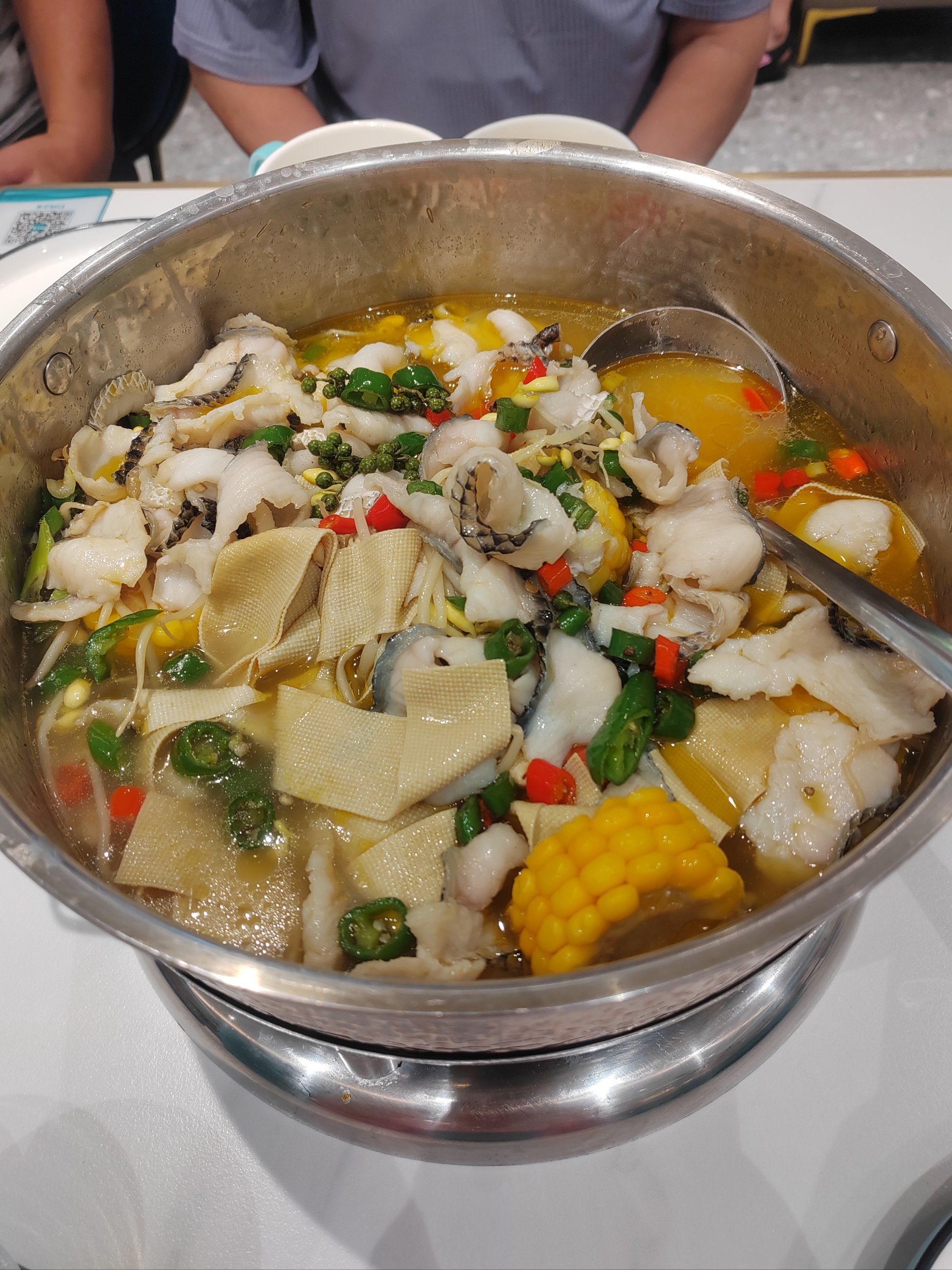 青花椒鱼味道很正,环境也不错,儿童餐是宝