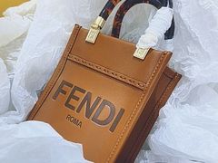 -小飞侠奢侈品回收 寄卖 养护(宝山宝龙广场店)