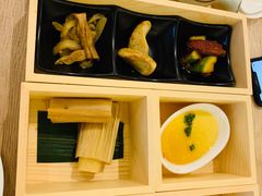 -乐领拈花溪·林涧食韵