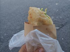 炸蛋葱油饼-小红车炸蛋葱油饼