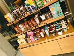 零售区-星巴克(珠海仁恒滨海中心店)