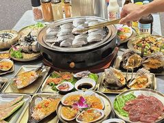 -围炉肉舍•炭烤活鳗•丹东海鲜烤肉(步行街店)