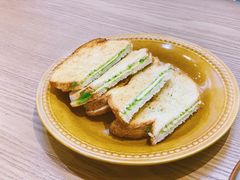 咖椰吐司-HELLO 27 意面·沙拉·帕尼尼