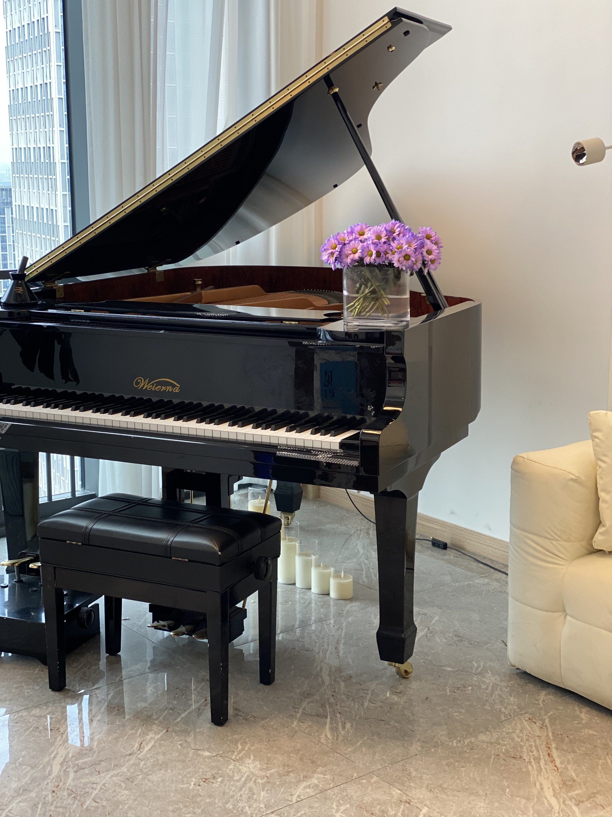 n店里环境简约清新,上下复式两层,房间也配有钢琴
#0元玩转这浊城