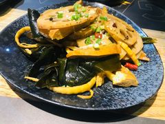 卤味素拼-嘎嘎鸭脑壳(蜀汉路店)