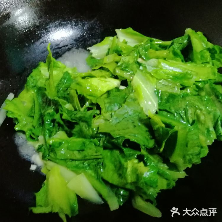 秋季的蔬菜不比春夏差，最爱香软的～清炒油麦菜！