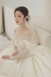-艾米丽婚纱礼服