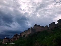 -比如骷髅墙景区