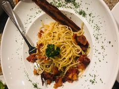 -Chom Cafe and Restaurant