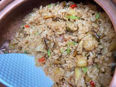 铜锅牛肝菌土豆炒饭-蔼若春.传承三十年云南菜(金碧公园店)