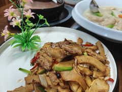 五花肉炒鲜笋-朕悦鹧鸪饭私房菜