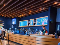 自助取餐区-星巴克(广州南站A18检票口楼上)