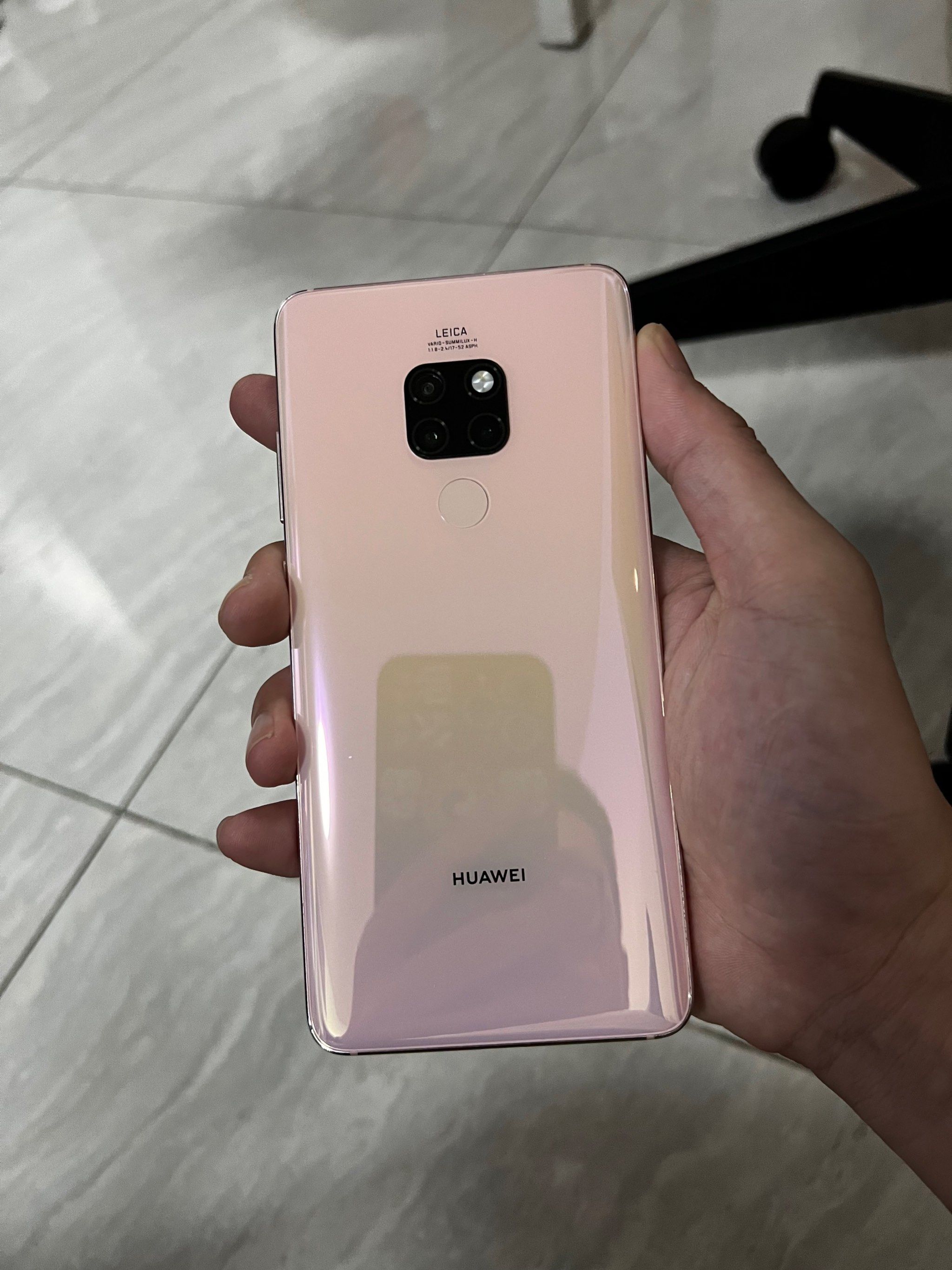 华为mate20猛男粉版系统升级.
