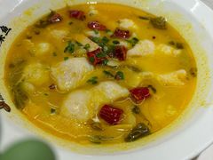 -渝是乎酸菜鱼(龙旗购物中心店)