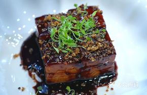 Fruit-flavored Quinoa Dongpo Pork Rice Steamed Bun