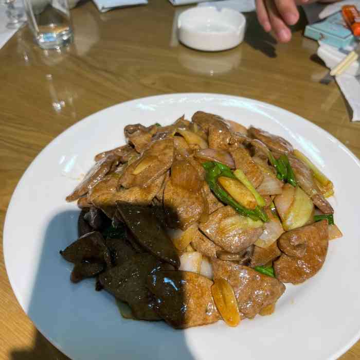 万鑫餐厅-"平平无奇的装修仿佛一间食堂,但隐藏着好多.