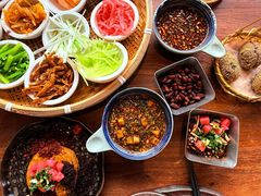 -包整·丝娃娃(一览甲秀楼风景店)