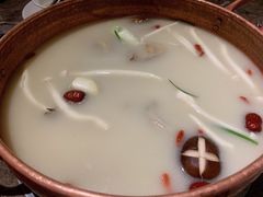 -三人行骨头王火锅(长寿店)