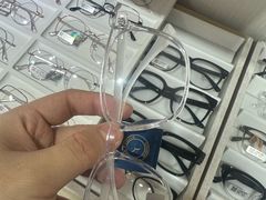 -天空之镜眼镜店蔡司依视路授权店(天通苑店)