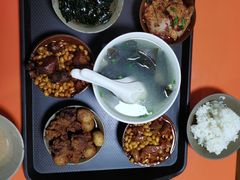 -董哥山城碗碗香(美专校街店)