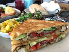 -ROAST coffee & eatery