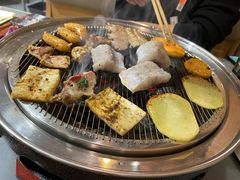 -围炉肉舍•炭烤活鳗•丹东海鲜烤肉(步行街店)