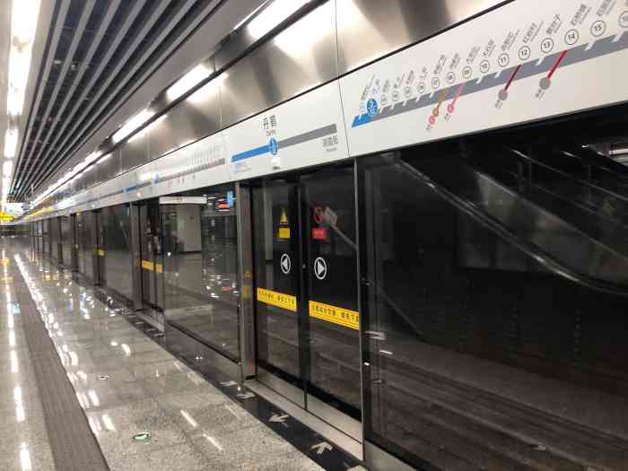 丹鹤(地铁站)-"第一次到这个地铁站来,5号线幸福广场过来.