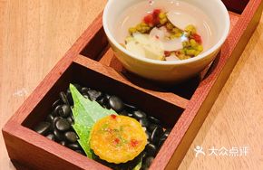 Wu Rice and Mung Bean Soup with Haigang Cake