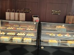面包甜点陈列柜-邓丽君音乐主题餐厅