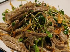 香椿苗拌黑腐竹-包子大王(新泽巷店)