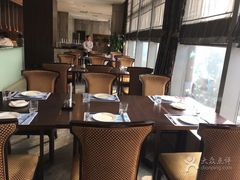 -小天鹅戴斯酒店鲸鲨百汇创作料理