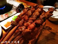 红柳羊肉串-阿里家·新疆烤肉酒場 by MIG
