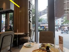 靠窗位-乐凯撒披萨(汇港购物中心店)