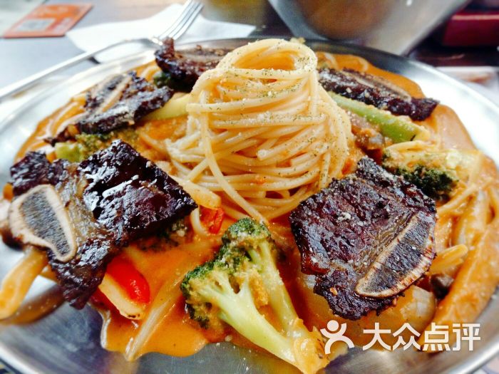 牛排玫瑰酱意面