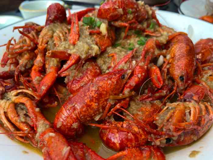 八面玲珑小龙虾烧烤(洪德路店)