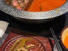 -牛YO寿喜烧·铁板烧和牛火锅自助(市府恒隆店)