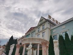 -泉城欧乐堡戏水湾艺术养生温泉