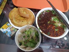 -牛一嘴·兰州牛肉面·大盘鸡(财富中心店)