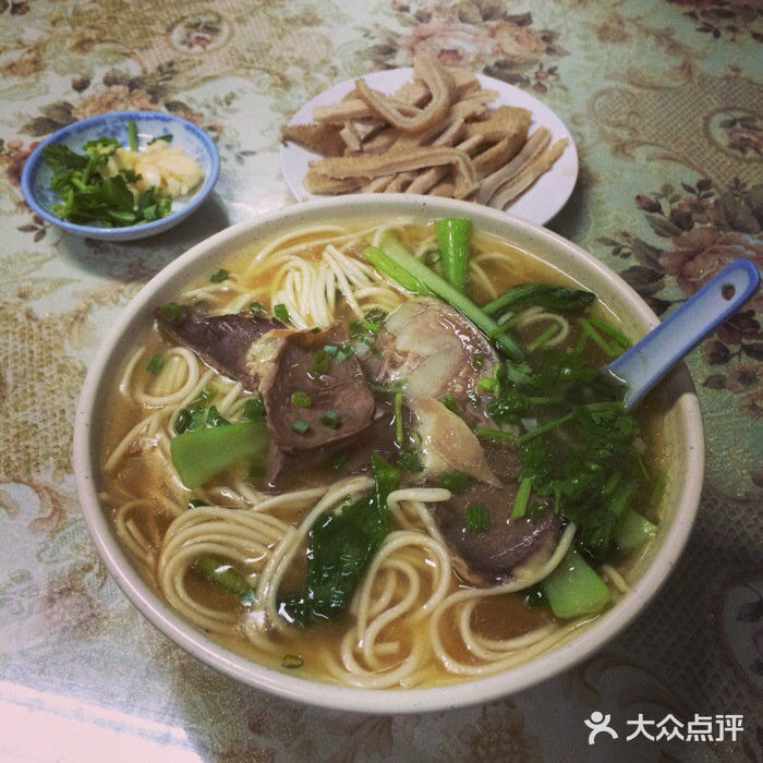 奉化牛肉麵牛雜麵和牛肚圖片