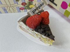 黑巧草莓奶油可丽卷蛋糕-PAOPAO Bakery&Café(港汇店)