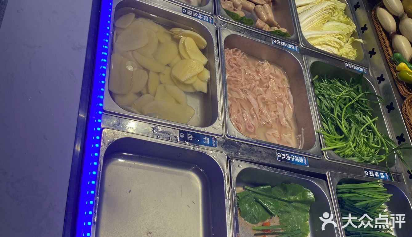 反正去吃了半个小时菜还是差不多这样，哦不，越来越少