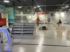 -极限PLAY运动娱乐新世界·团建派对潮玩休闲馆·室内蹦极高空游乐园