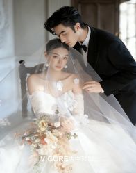 -雪中彩影婚纱摄影·微光艺术中心