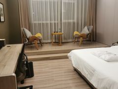 -西安大雁塔科技大学地铁站亚朵酒店