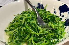 Freshly Picked Pea Shoots (Stir-Fried)