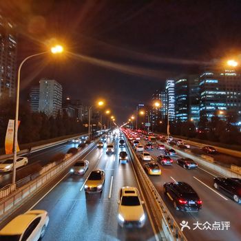 Beijing夜景桥上的风景