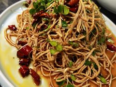 香椿苗拌卤豆丝-95号酱骨·一块豆腐(展春园西路店)