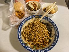 -球场热干面老店
