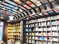 -钟书阁(松江泰晤士小镇店)